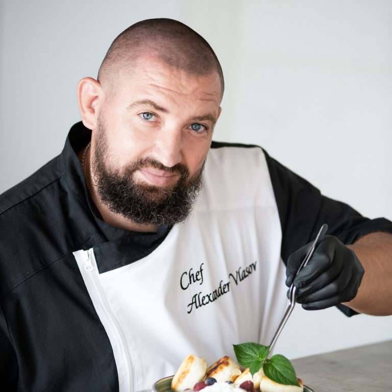 Александр Власов